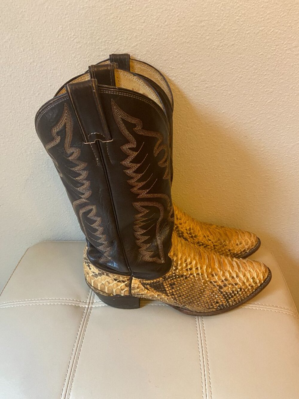 VINTAGE JUSTIN PYTHON SNAKE SKIN GOLD HEEL CAPS WESTERN BOOTS SZ 10 D